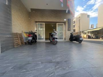 仁雄商圈/全新未住三角窗電梯金店面 農十六美術館房仲