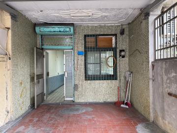  雄商忠孝夜市商圈雙捷運騎樓透天厝 農十六美術館房仲
