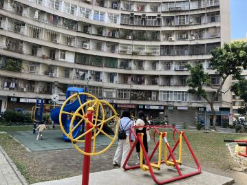 果貿中樓層/一卡皮箱入住/3房 農十六美術館房仲