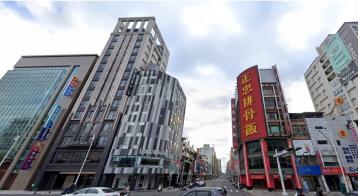 高雄火車站前醒目地標▲窗收租商旅~鳳甲買房 五甲買房推薦