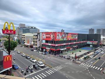 安南社區大樓 南山廣場新光三越商圈 十套房店面透天