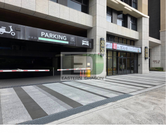 新莊副都心優質學校對面前排金店面