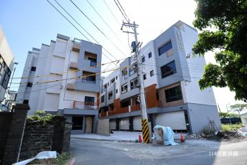 ★南寮透天大樓 展麗藝居透天五房+車庫,佳瑩藝居華廈三房平車