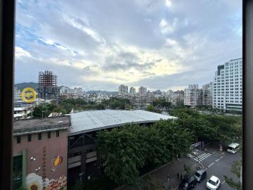 台北大安房仲 圓璽不動產 世貿新城次高樓看信義國小三房車