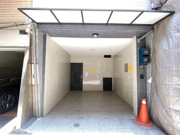 雙捷運稀有釋出翻新車庫透天