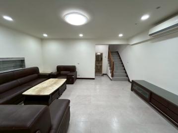 基隆信義區新豐街庭院雙車位透天 基隆房仲專家 為你找好防小趙