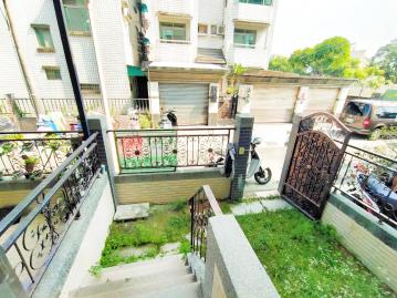 霞海重劃區 碧湖城堡花園車墅 高雄買房首選