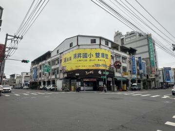 潮州最亮眼三角窗大面寬金店面 高雄買房首選