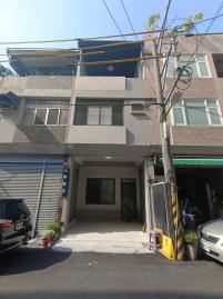高雄鳯山經武商圈優透天 南部房屋土地 屏東房仲