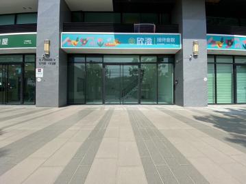 蔡易達/稀有!仁武八德商圈大面寬金店面 高雄捷運買房