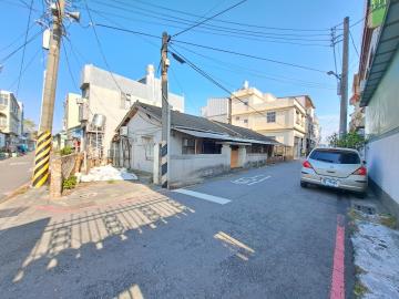 近岡山高醫*87期旁。地坪80坪。21米面寬好排間。買地送屋