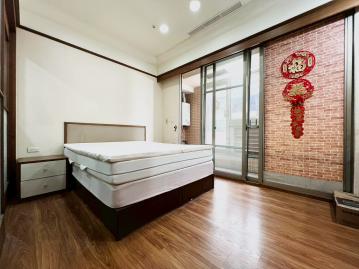 亞灣愛河河畔｜流行音樂中心｜低總價大露台套房 左營購屋專家