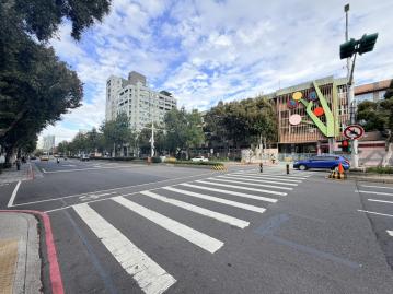 師大商圈正新生南路燙金店面 專營 土城大樓建案 土城房仲朗朗