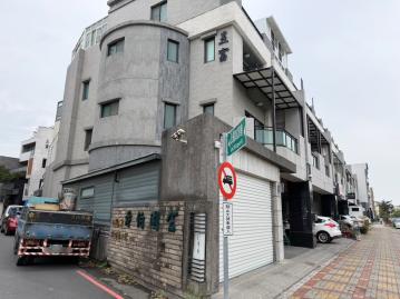 佳里公園路三角窗大地坪金店住 安南房屋首選