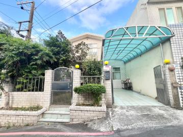 楊梅體育園區 大地坪邊間透天
