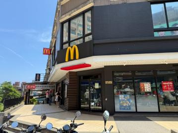 新豐街麥當勞旁透天（自有車庫）基隆買房賣屋