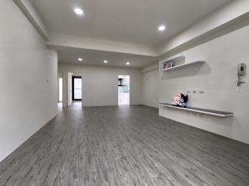 東海大學世貿中心公園電梯大三房有車位