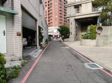 黎明路商圈獨棟大地坪透天稀有釋出