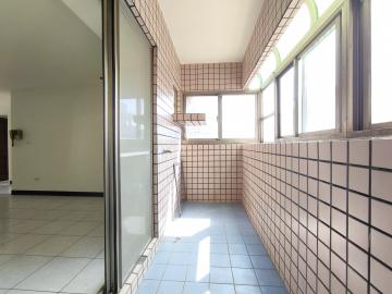 中興商圈高樓層美視野採光四房有車位裕毛屋天廈