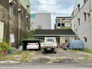 台南近六甲市場面公園臨8米路大面寬85坪方正建地