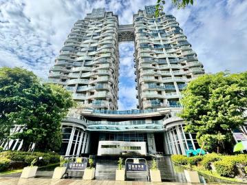 台中透天社區 榮和公園旁指標性建築朝北工業風三房平車獨家釋出