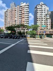 台中建案買賣 住店合一 捷運旁大面寬樓店
