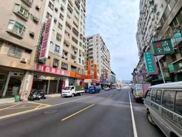 東區房產買賣 專簽！超級可賣！東區新光黃昏市場４房+車位美廈