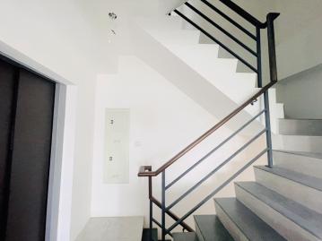 香山房屋專家 超稀有新電梯別墅三代同堂無懈可擊