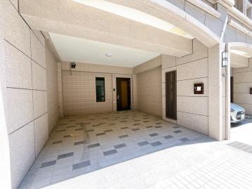 西屯買房顧問 富宇建設全新未住車庫別墅 龍井生活圈 近向上路
