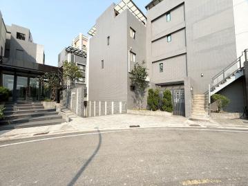 良聚上鼎 北勢新光田雙商圈輕屋齡雙車位人車分道 海線首購買房
