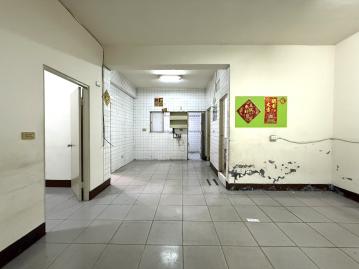 鳳山武慶二路1樓公寓，門口可停車