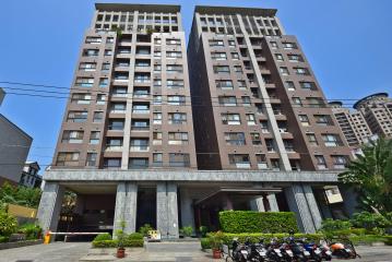 南屯買房賣房 中山醫雙鐵共構房景觀2大房２衛浴＋車位