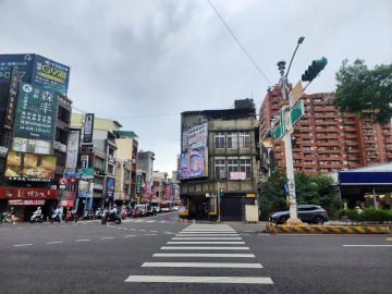 龜山房屋首購 地表最強中正路三角窗店面