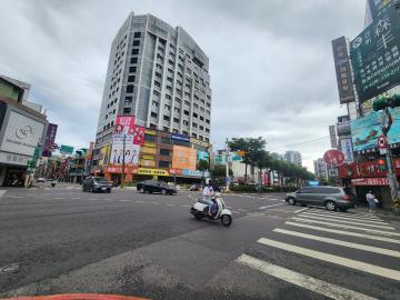 龜山房屋首購 中正路黃金三角窗店面