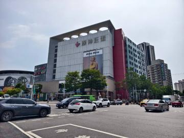 高雄屋主首選 漢神巨蛋12米寬透天店面