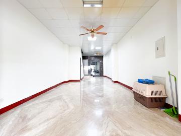 台中透天別墅 北區篤行國小旁 輕屋齡臨路電梯透天