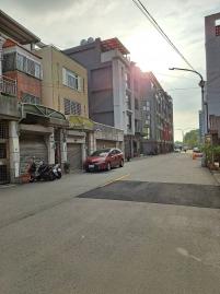 台中房仲大叔 新光學區三代同堂車庫美墅