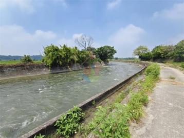 台中外埔土地 (專任)溪水旁車可達平坦農地