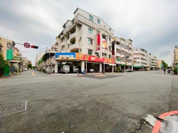 苓雅買屋推薦 17米大面寬三角窗 超大地坪透天