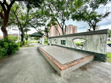 面寬8.6米電梯店住｜正40米路｜朝南