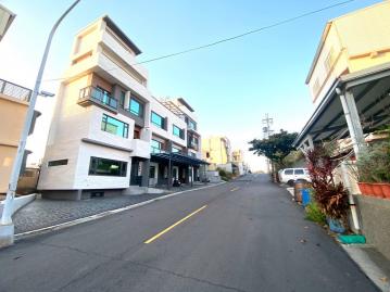 沙鹿全新臨路大地坪3車位電梯別墅