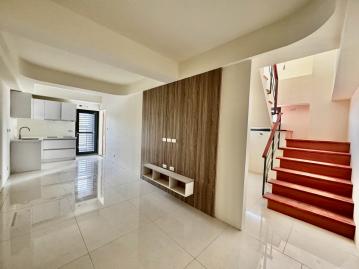 家樂福l電梯公寓l一樓平車l近中山路(A)