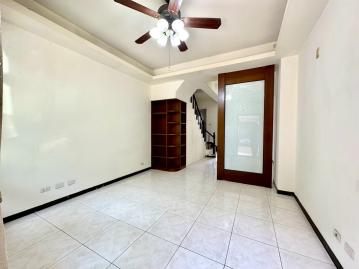 新光田商圈｜朝南透天｜傳統4房｜前院停車