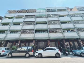 正1~5樓使用坪破百坪臨路透天店面