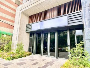 全新完工國圖館8米大面寬金店面 南區大樓出售