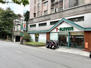 好宅急售 7-11對面雙層別墅+雙車位 汐止買賣房屋