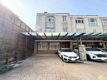 竹南推薦房仲 大墅風範前庭三車位 大面寬透天