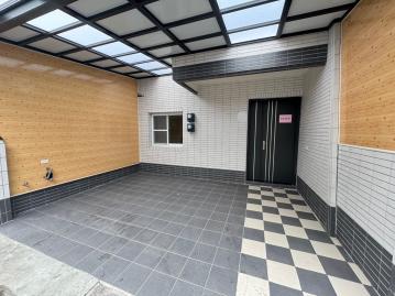 嘉義房屋仲介 林森國小旁車庫美透天