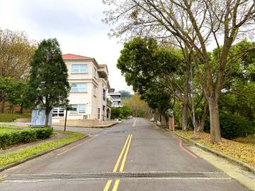 新竹售屋租屋 專任/愛迪生山莊/稀有朝西南面公園建地/臨八米路