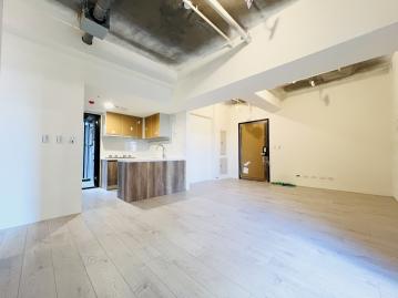 台中南區房價 西屯潮尚居｜稀有釋出｜全新未住｜三房平車